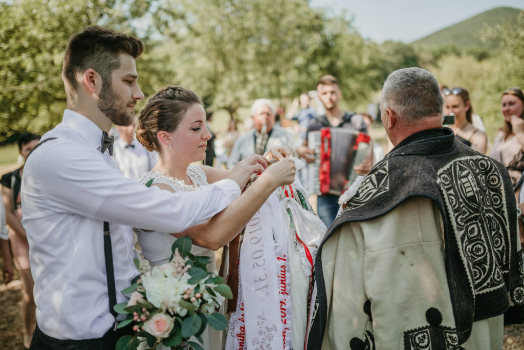 Szőlősi Zsombor | Portré és Esküvő Fotózás Debrecen, vidéki esküvő