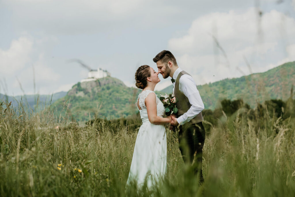 Szőlősi Zsombor | Portré és Esküvő Fotózás Debrecen, vidéki esküvő kapcsolat